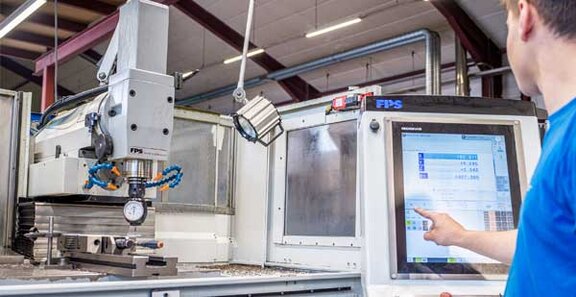 Zwei 3-Achs CNC-Fräsmaschinen