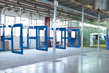 Halbautomatische Lackierstraße